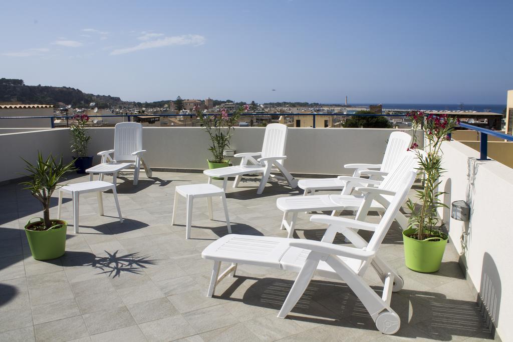 B&B Aria Di Mare 산비토로카포 외부 사진