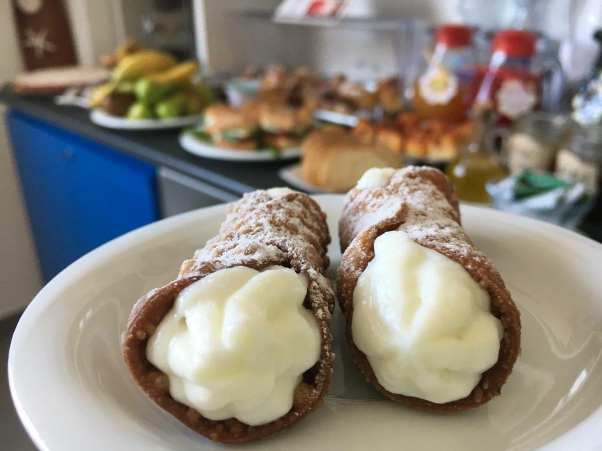 B&B Aria Di Mare 산비토로카포 외부 사진